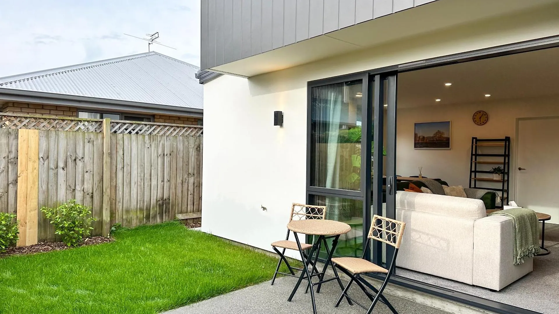 Cosy Modern Home - New Build In Christchurch Holiday home