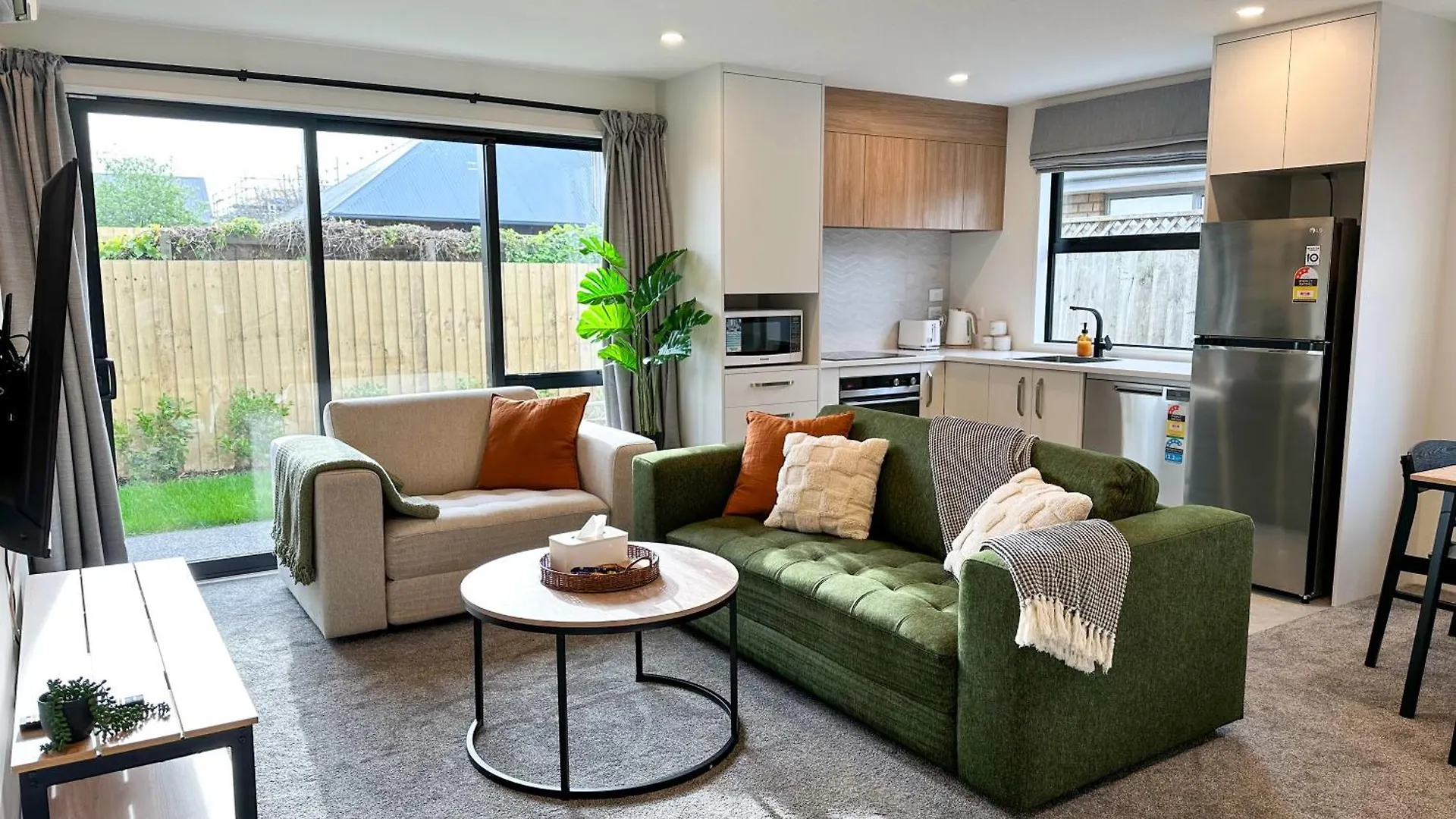 Cosy Modern Home - New Build In Christchurch
